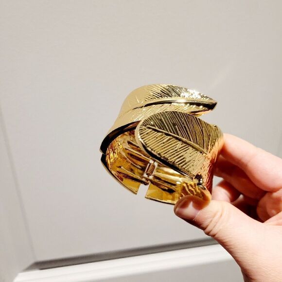 Brand New Top Fashion Gold Leaf Bracelet - Picture 3 of 8